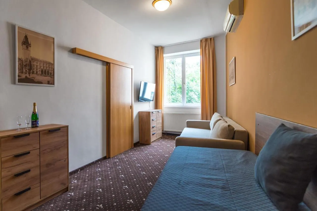 Hotel Museum Praga 3*,